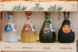 Caja con los 4 tequilas en botellita de 100 ml